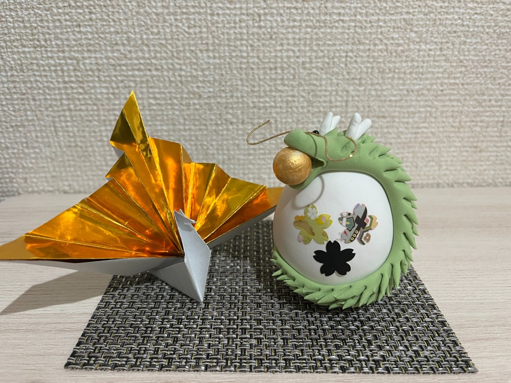 紙粘土で作った龍の置物 たてよ